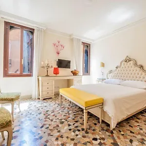  Apartment Ca' San Marco, Literally 20 Meters From San Marco Square!